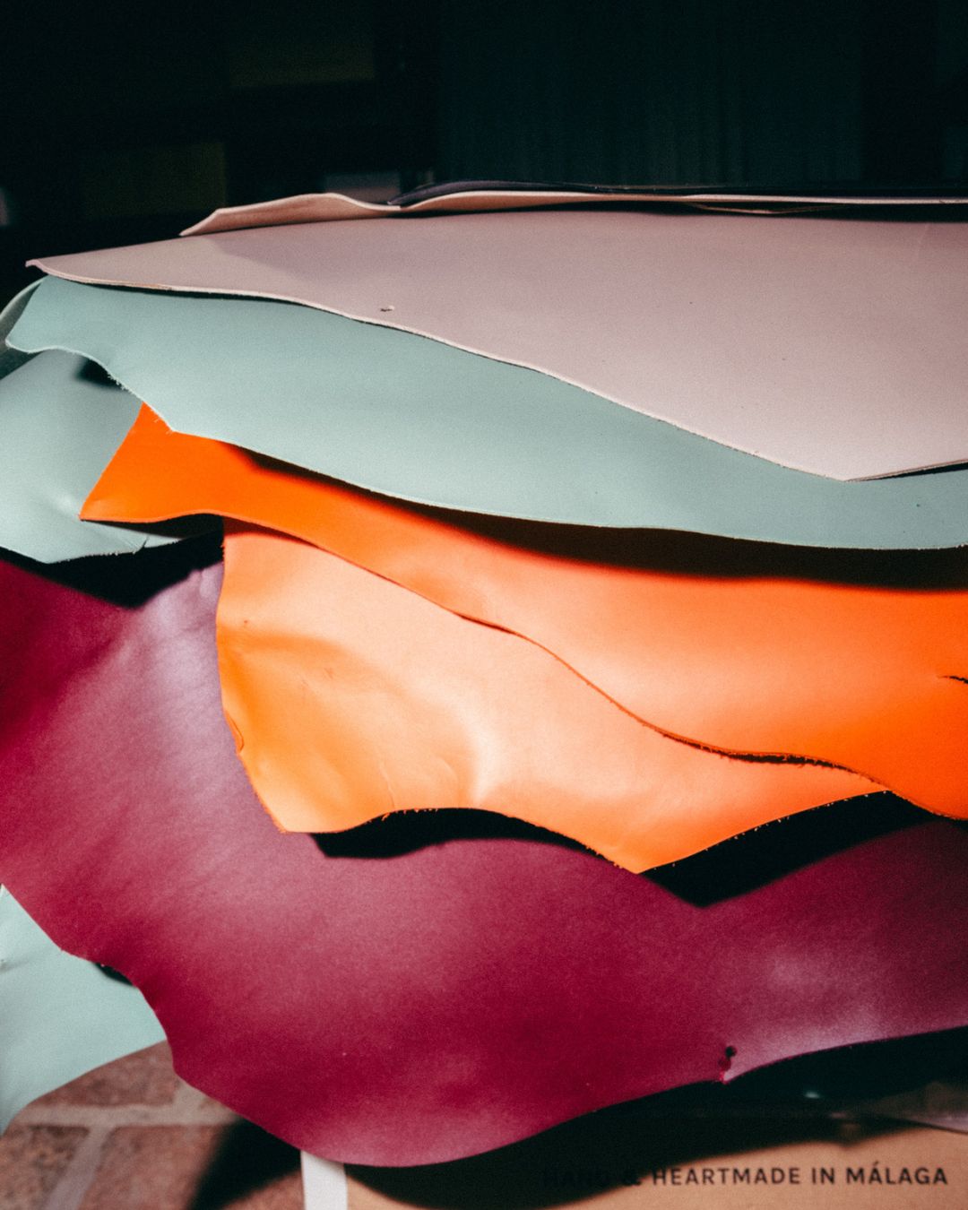 Tipos de piel para bolsos: la guía completa de Labienhecha