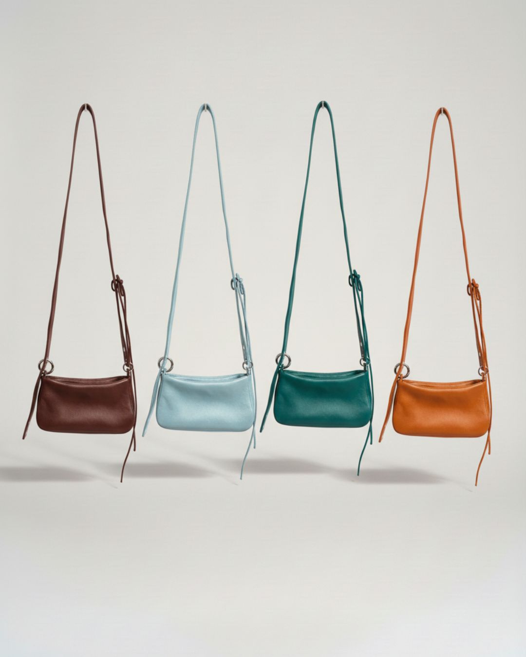 Lolita - Leather bag with strap and multiposition carabiners