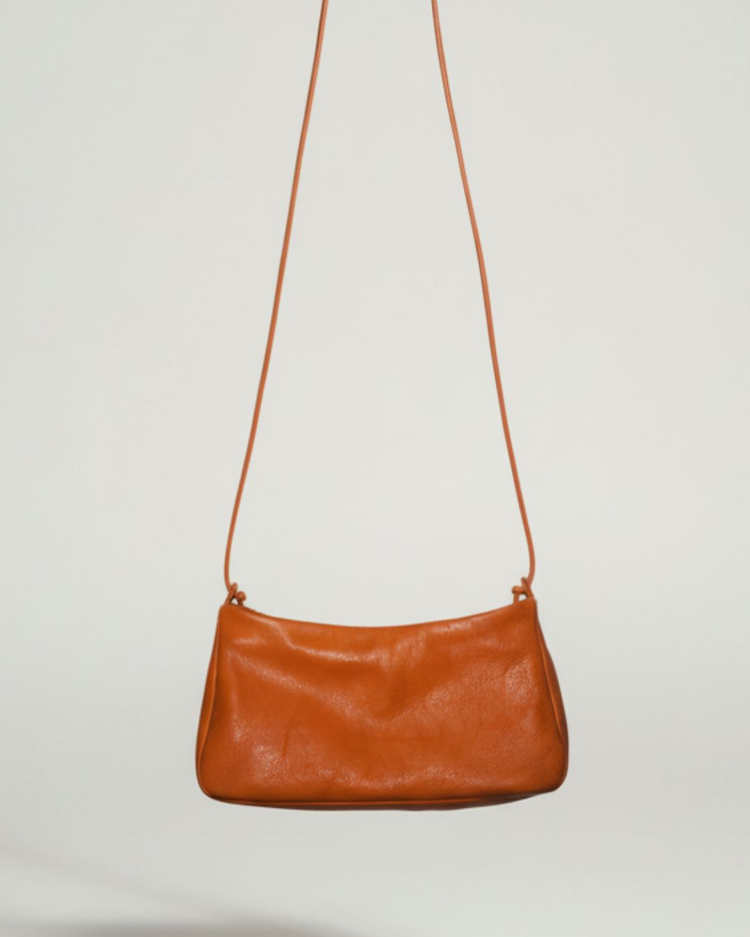 BOLSOS CON HISTORIA (RUPTURA) - Loli - Bolso mediano en piel con cordón (TARA)