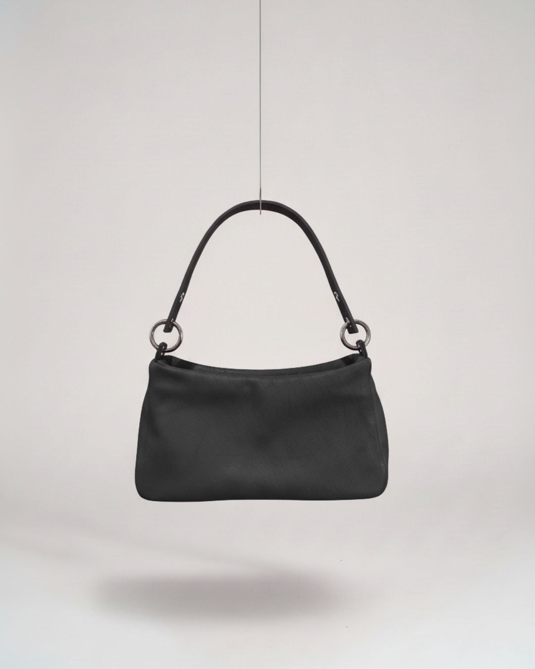 Loli - Bolso mediano en piel con correa y mosquetones multiposición