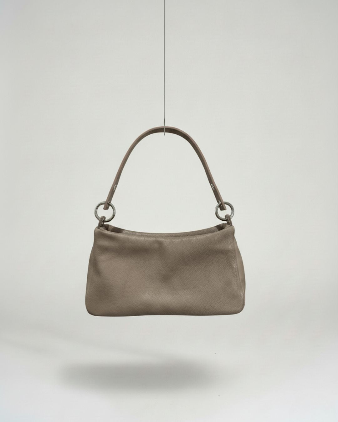 Loli - Bolso mediano en piel con correa y mosquetones multiposición