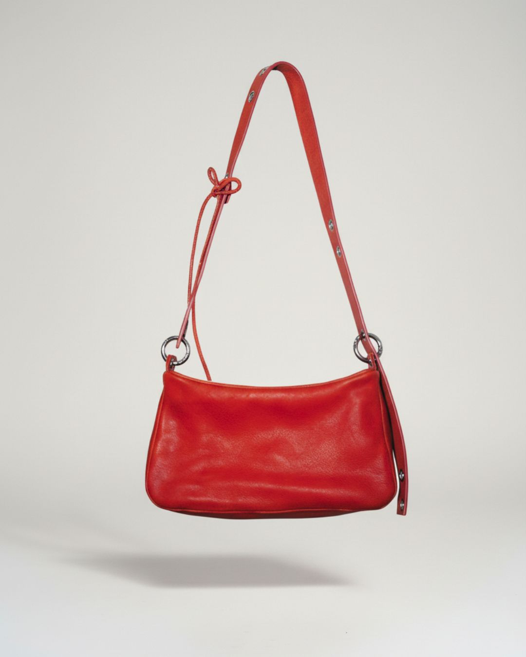 Loli - Bolso mediano en piel con correa y mosquetones multiposición