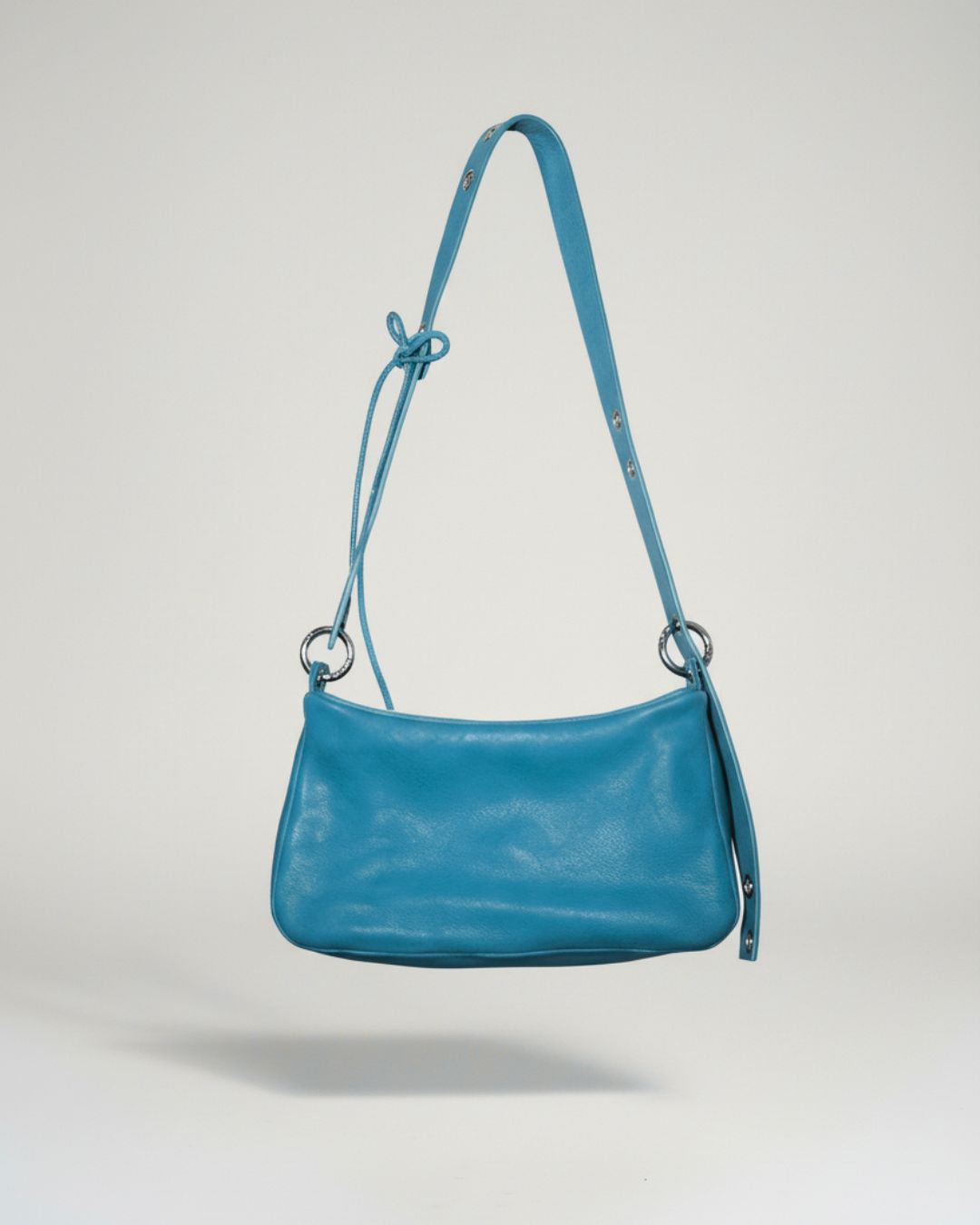 Loli - Bolso mediano en piel con correa y mosquetones multiposición