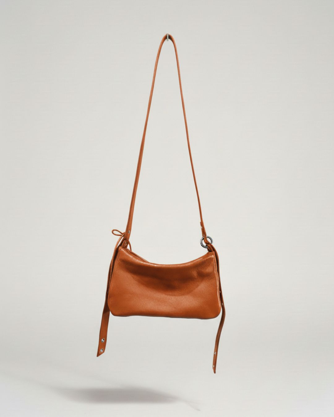 MariLoli - Bolso grande en piel con correa y mosquetones multiposición