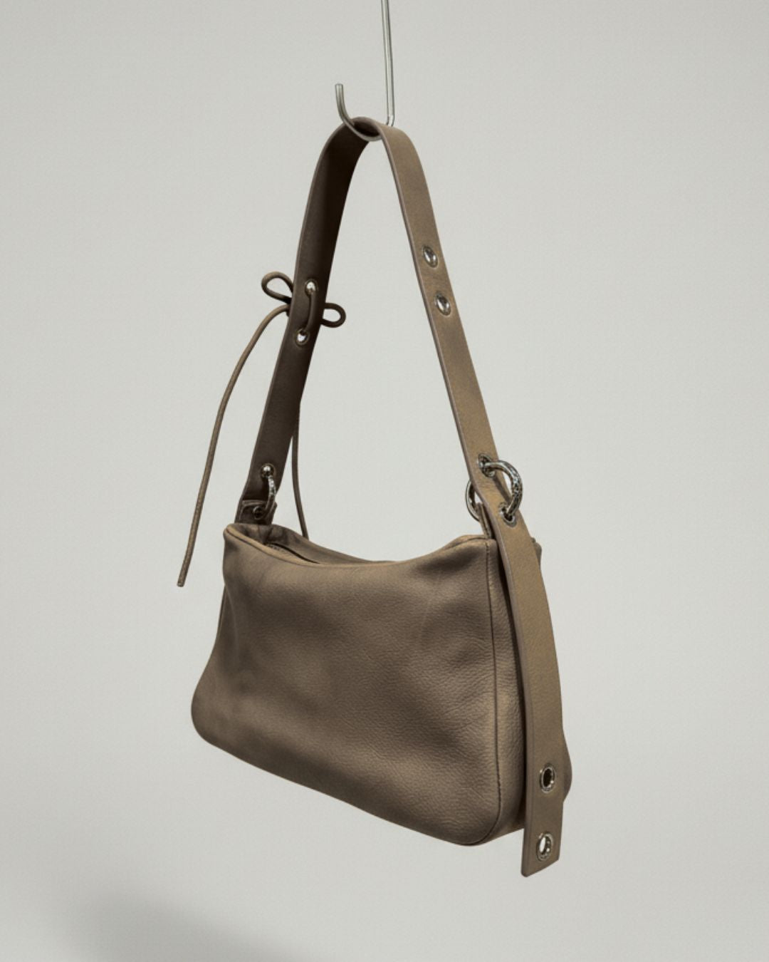 MariLoli - Bolso grande en piel con correa y mosquetones multiposición