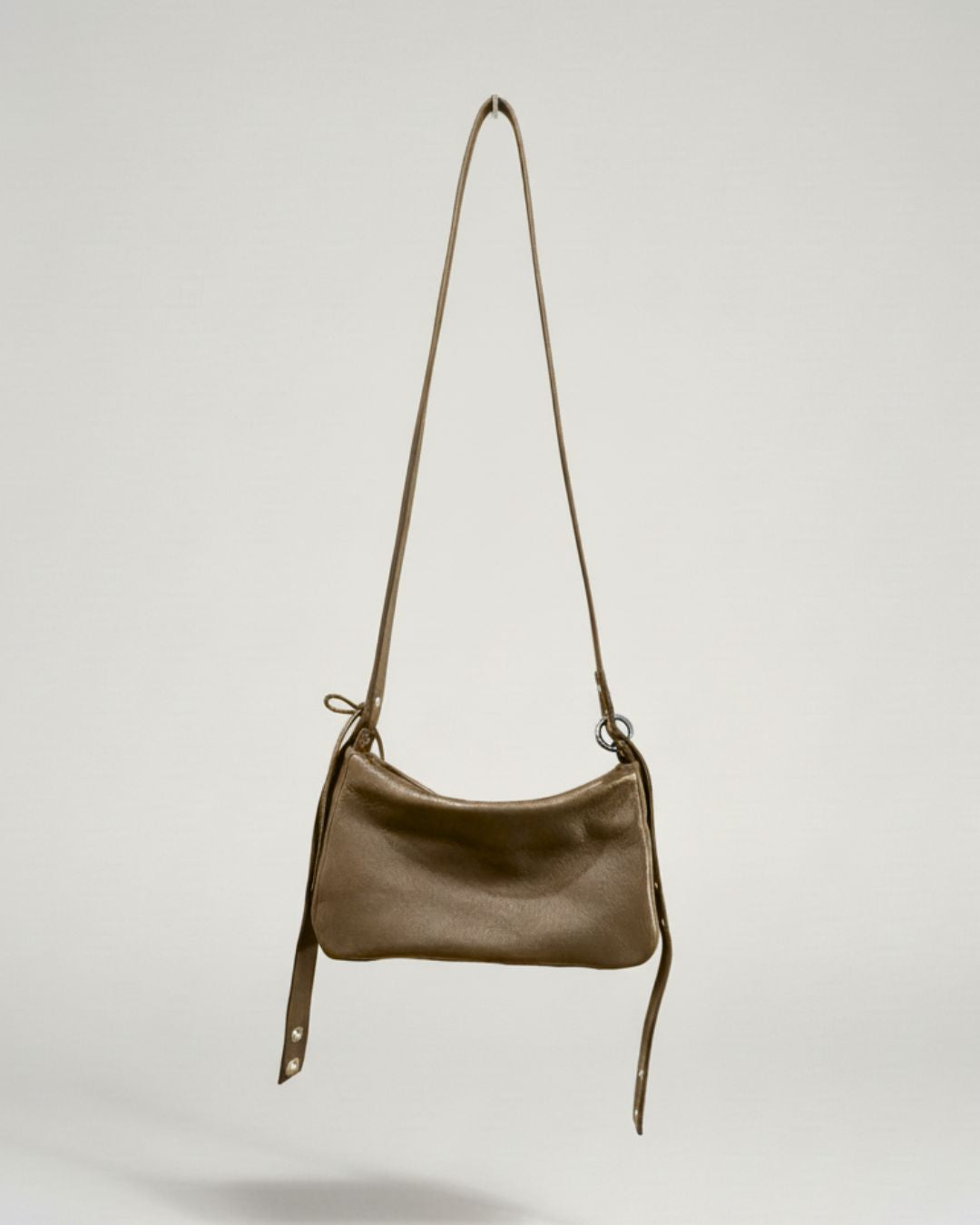 MariLoli - Bolso grande en piel con correa y mosquetones multiposición