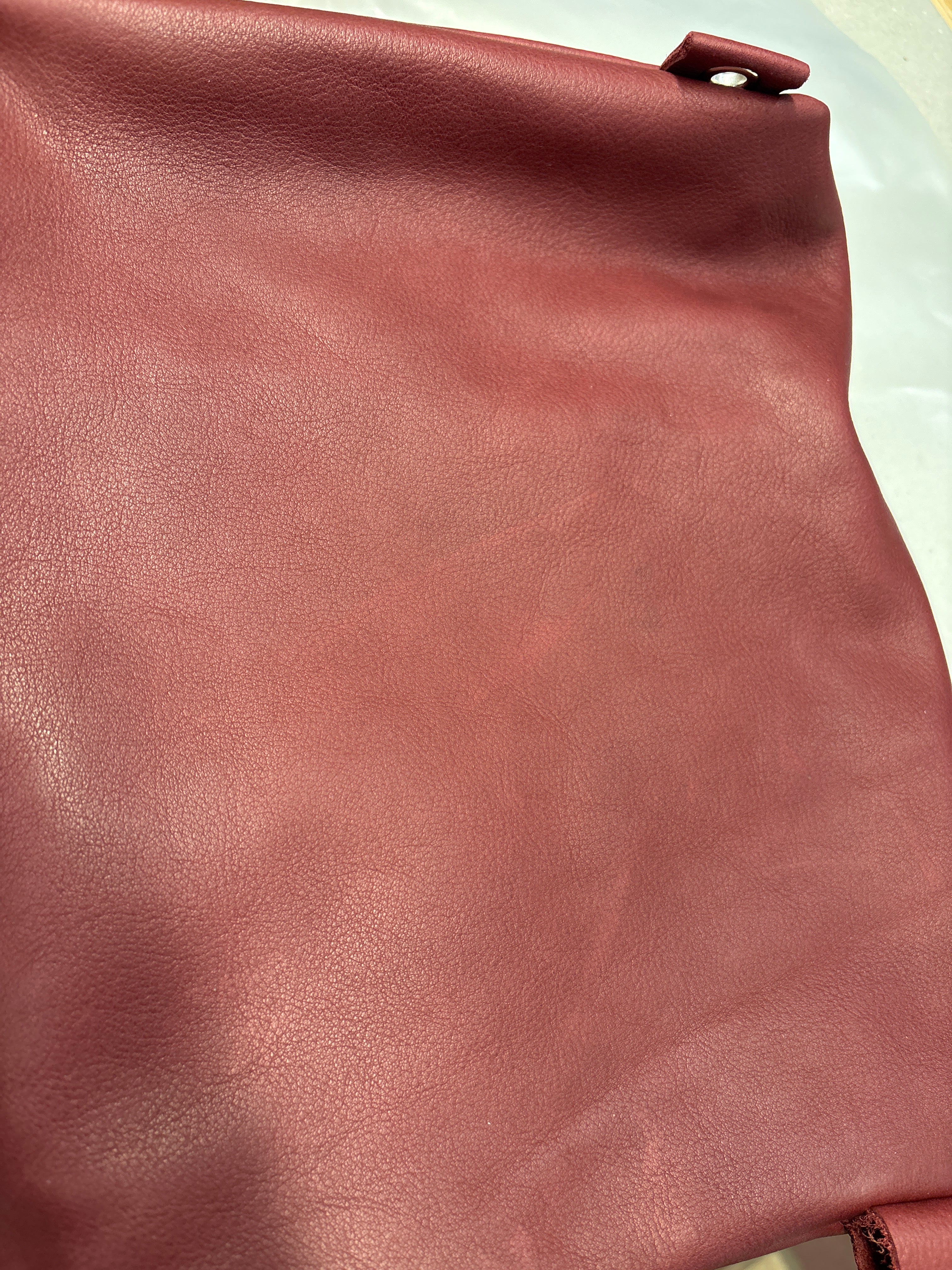 BOLSOS CON HISTORIA (RUPTURA) - Dolores - Mochila mediana en piel (TARA)