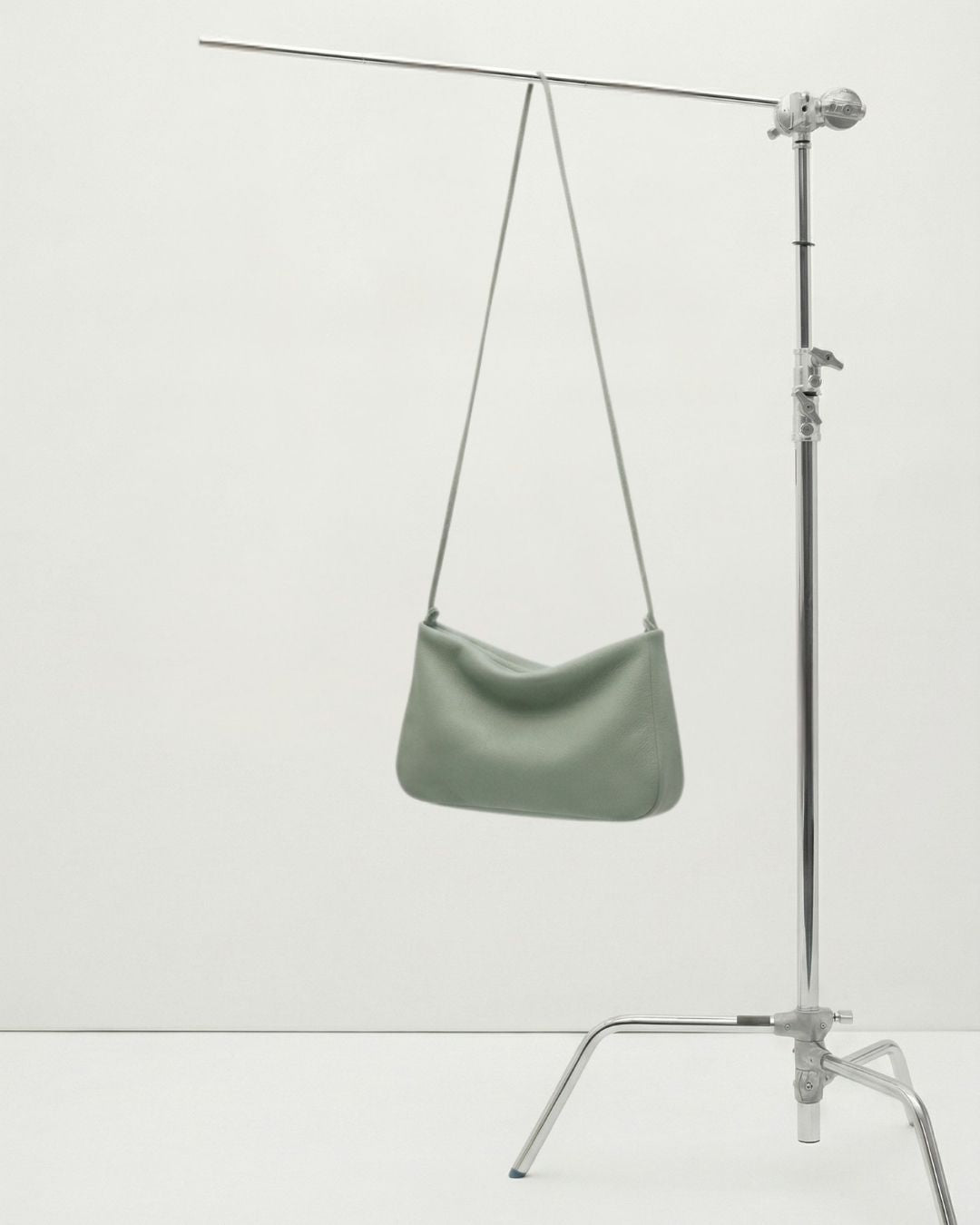 MariLoli - Bolso grande en piel con cordón SS26