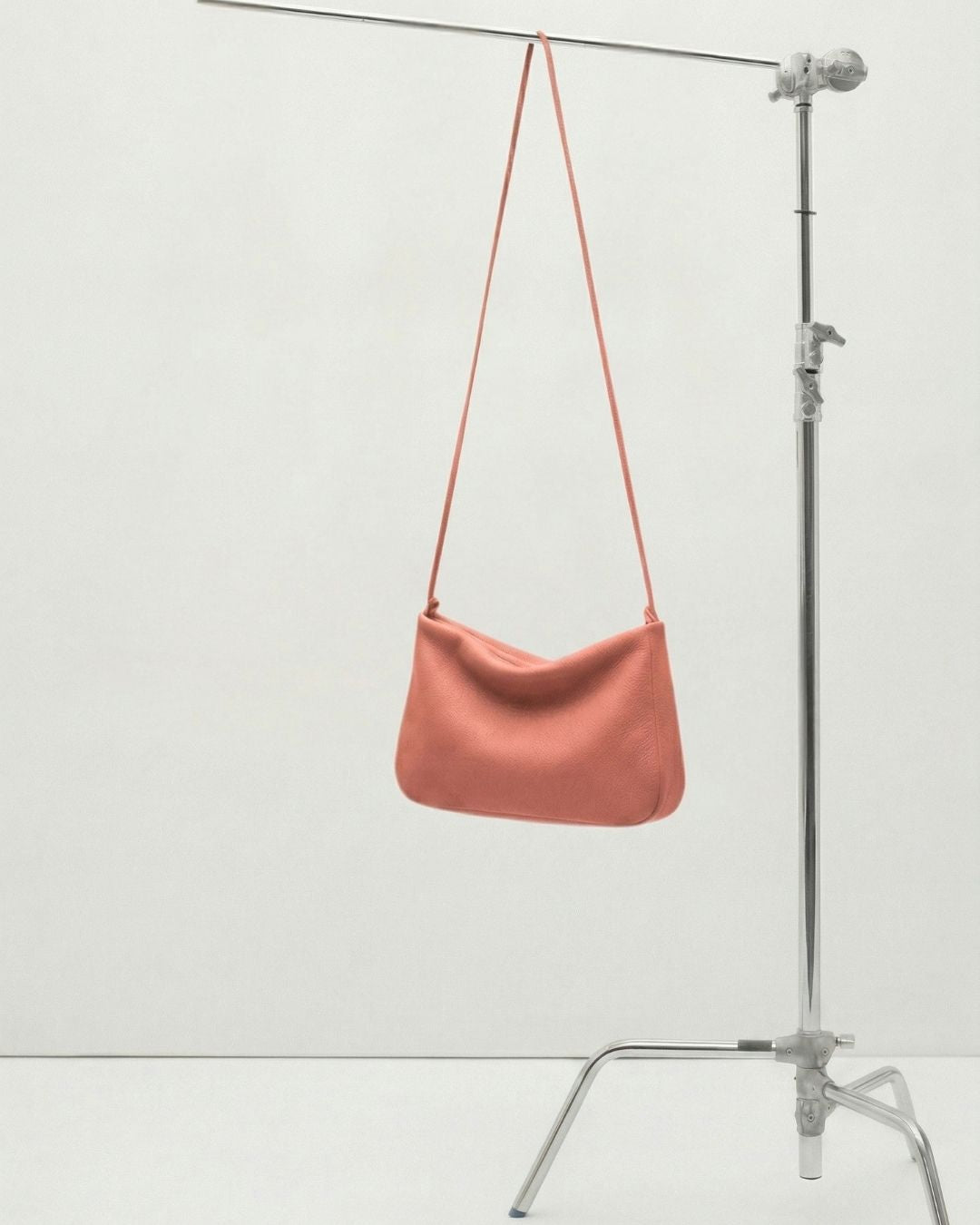 MariLoli - Bolso grande en piel con cordón SS26