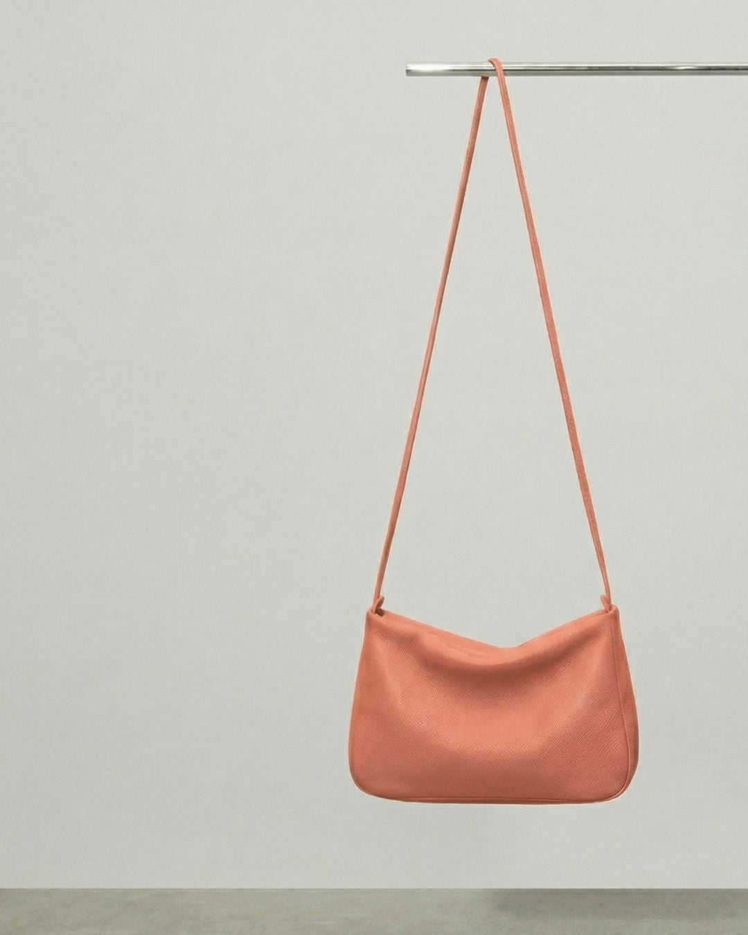 MariLoli - Bolso grande en piel con cordón SS26