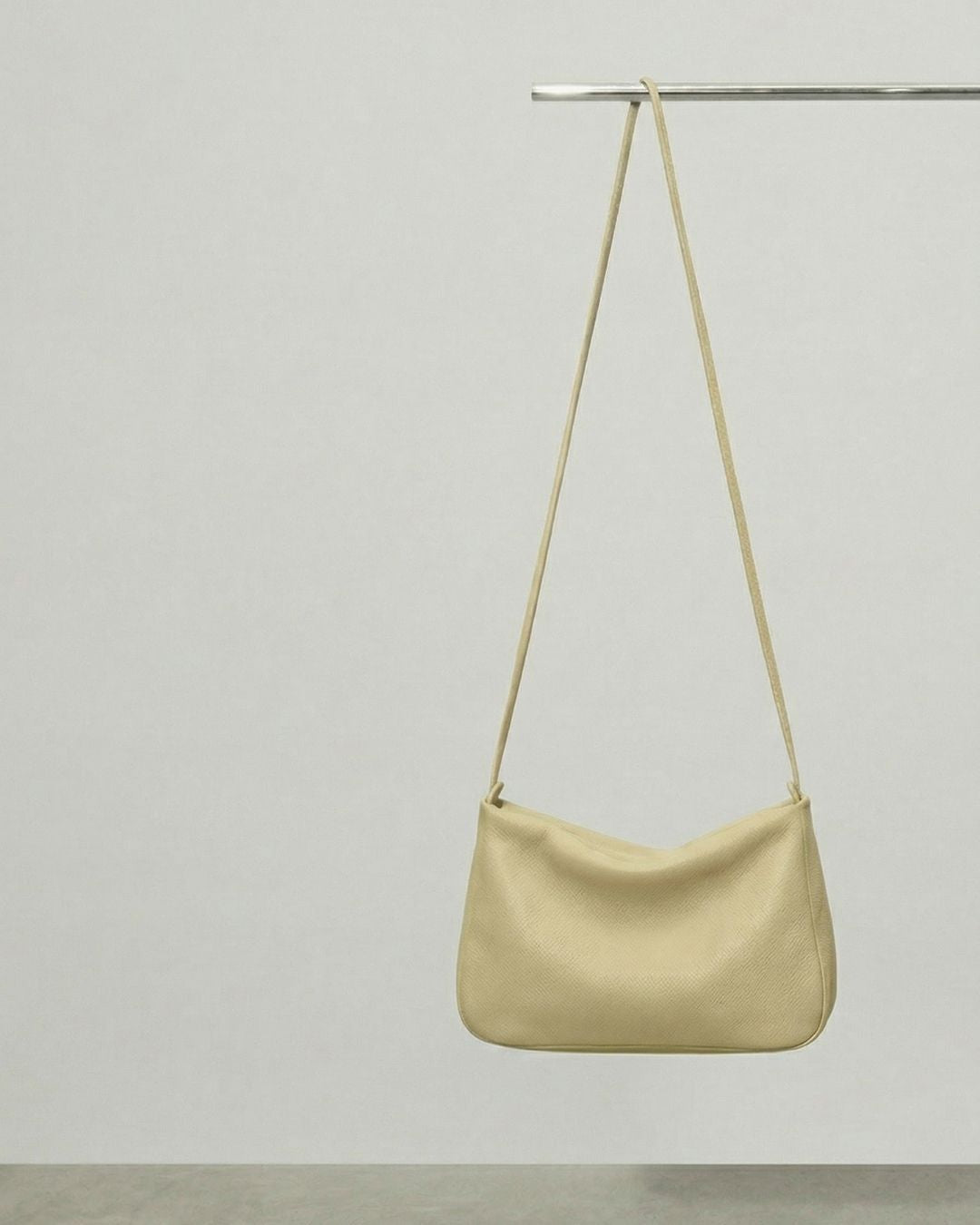 MariLoli - Bolso grande en piel con cordón SS26