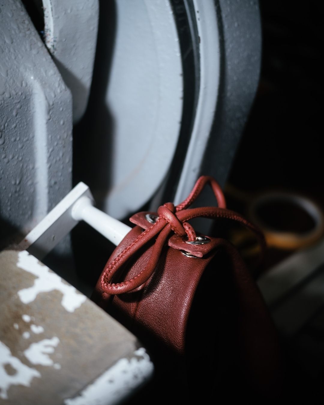 Loles - Medium leather handbag