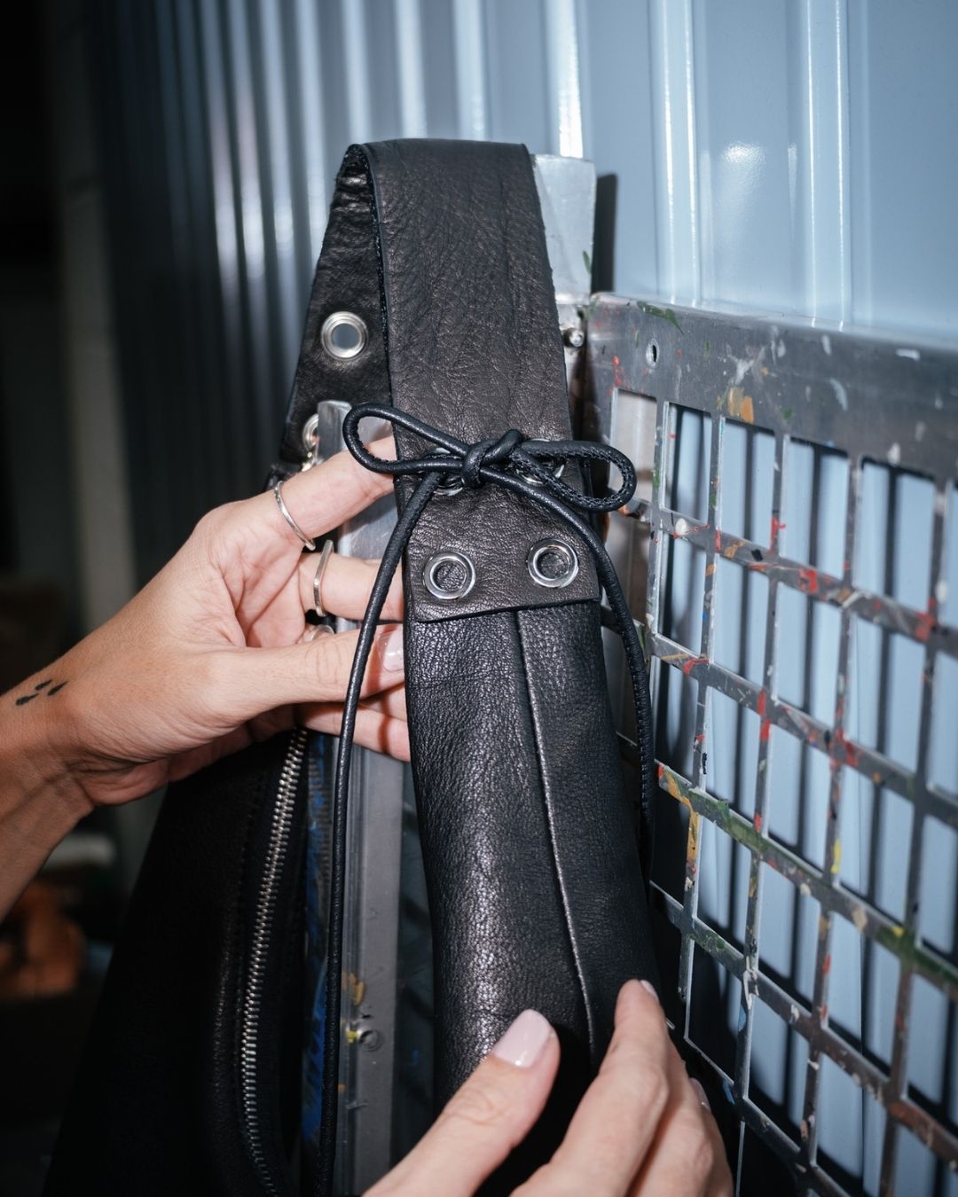 Loles - Medium leather handbag