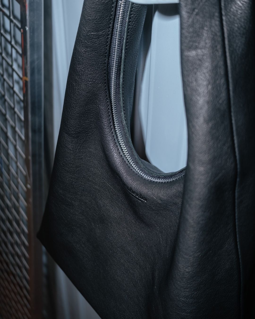 Loles - Medium leather handbag