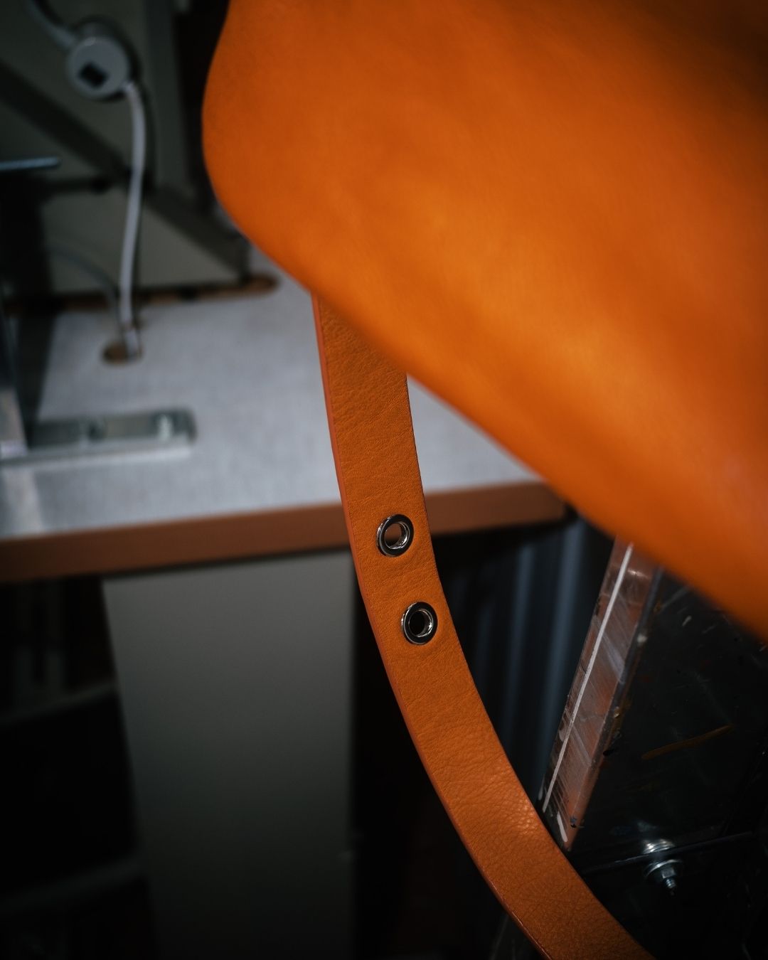 Loli - Bolso mediano en piel con correa y mosquetones multiposición