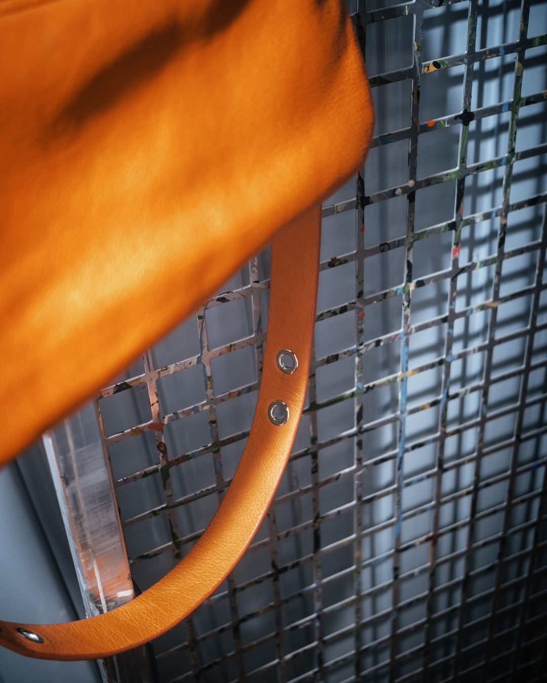 Loli - Bolso mediano en piel con correa y mosquetones multiposición