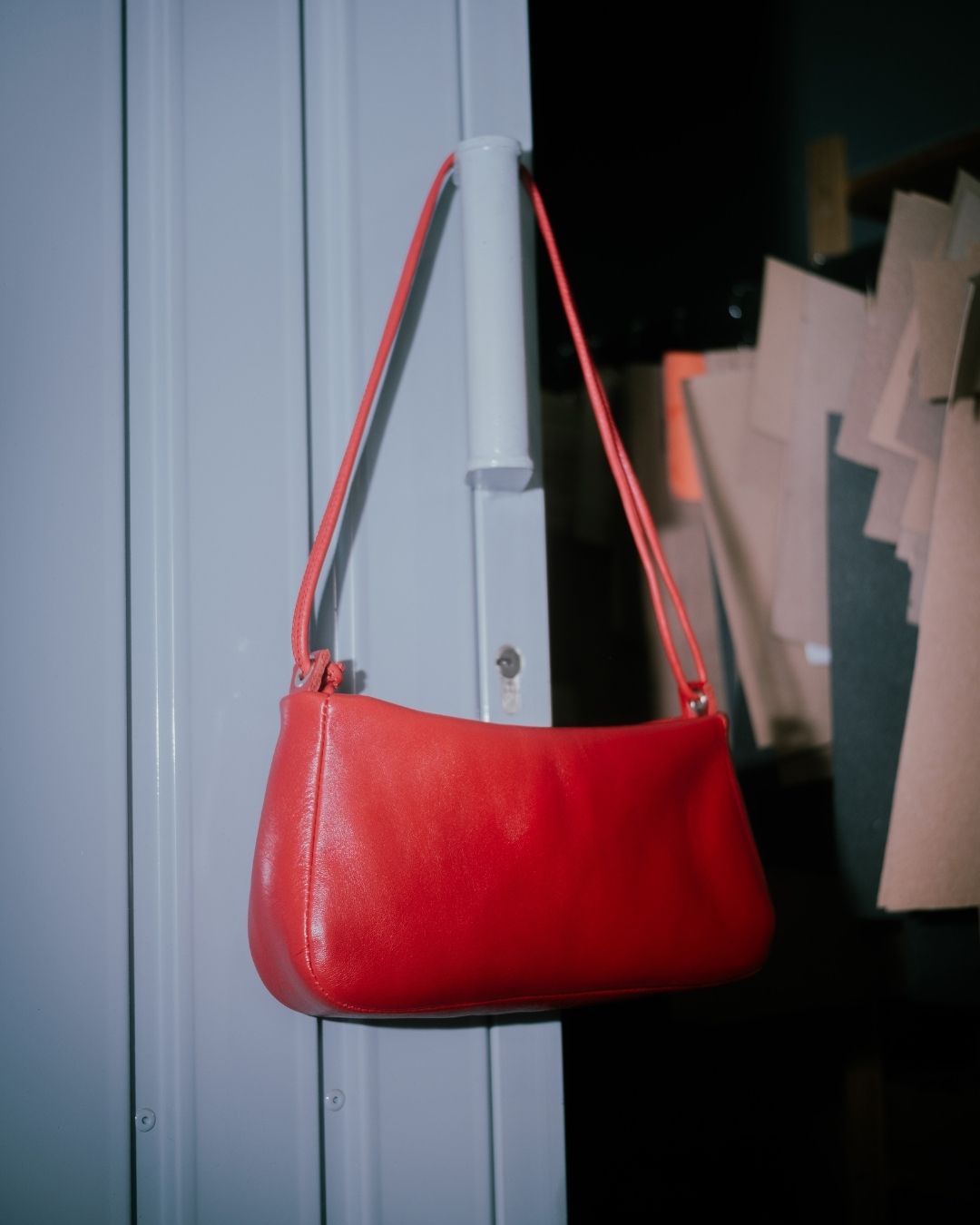 Lolita - Leather bag with strap and multiposition carabiners