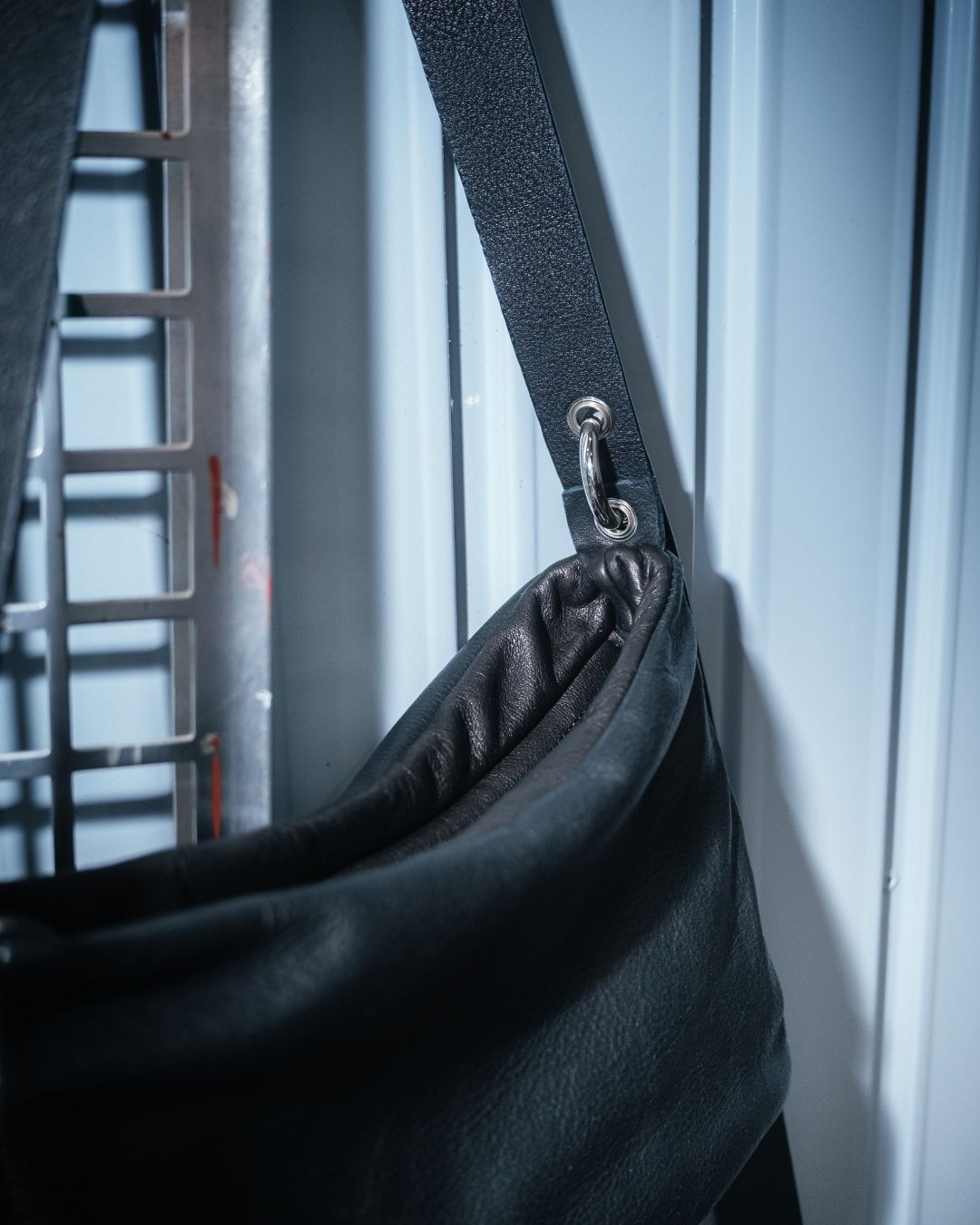 MariLoli - Bolso grande en piel con correa y mosquetones multiposición