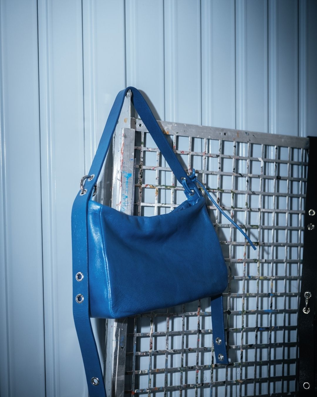 MariLoli - Bolso grande en piel con correa y mosquetones multiposición