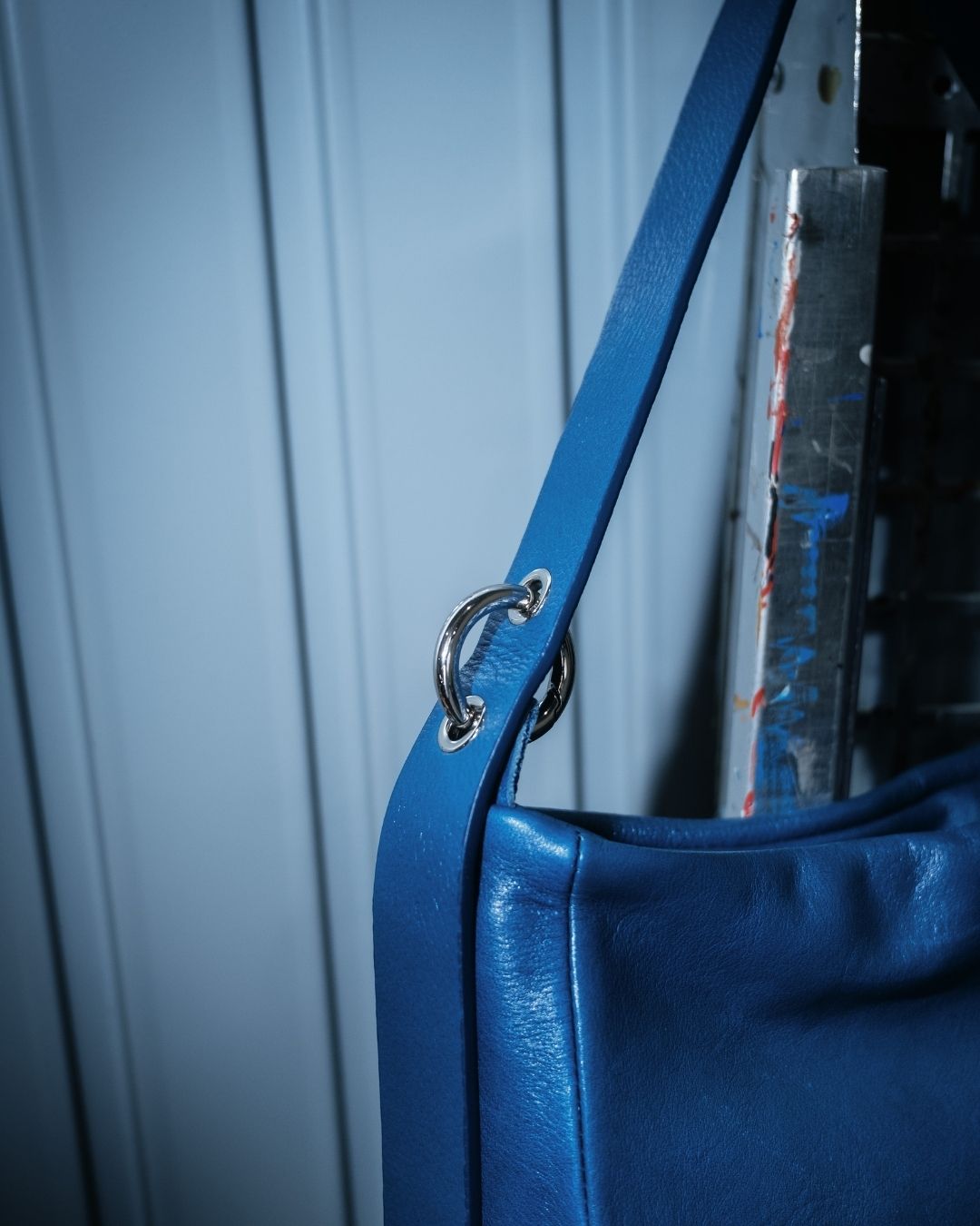 MariLoli - Bolso grande en piel con correa y mosquetones multiposición