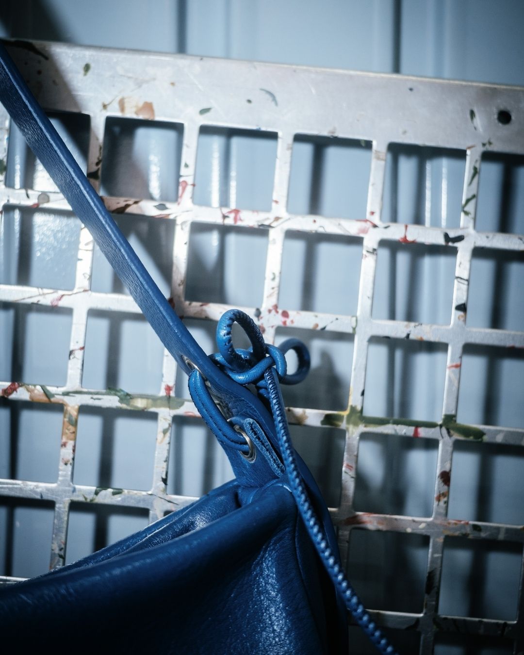 MariLoli - Bolso grande en piel con correa y mosquetones multiposición