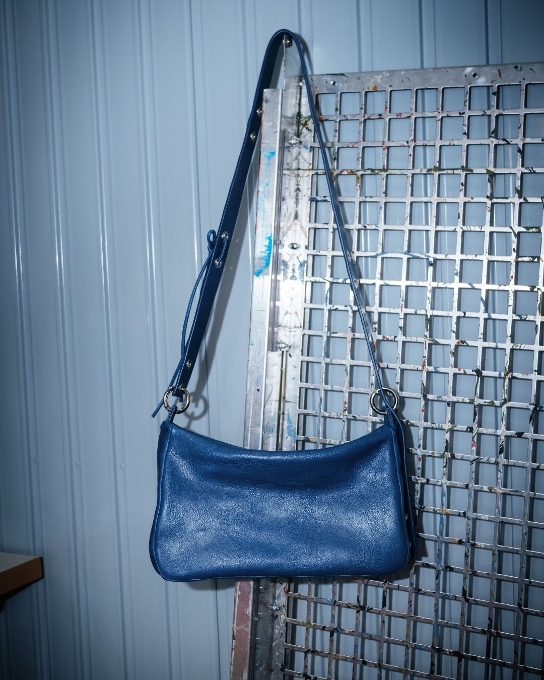 MariLoli - Bolso grande en piel con correa y mosquetones multiposición