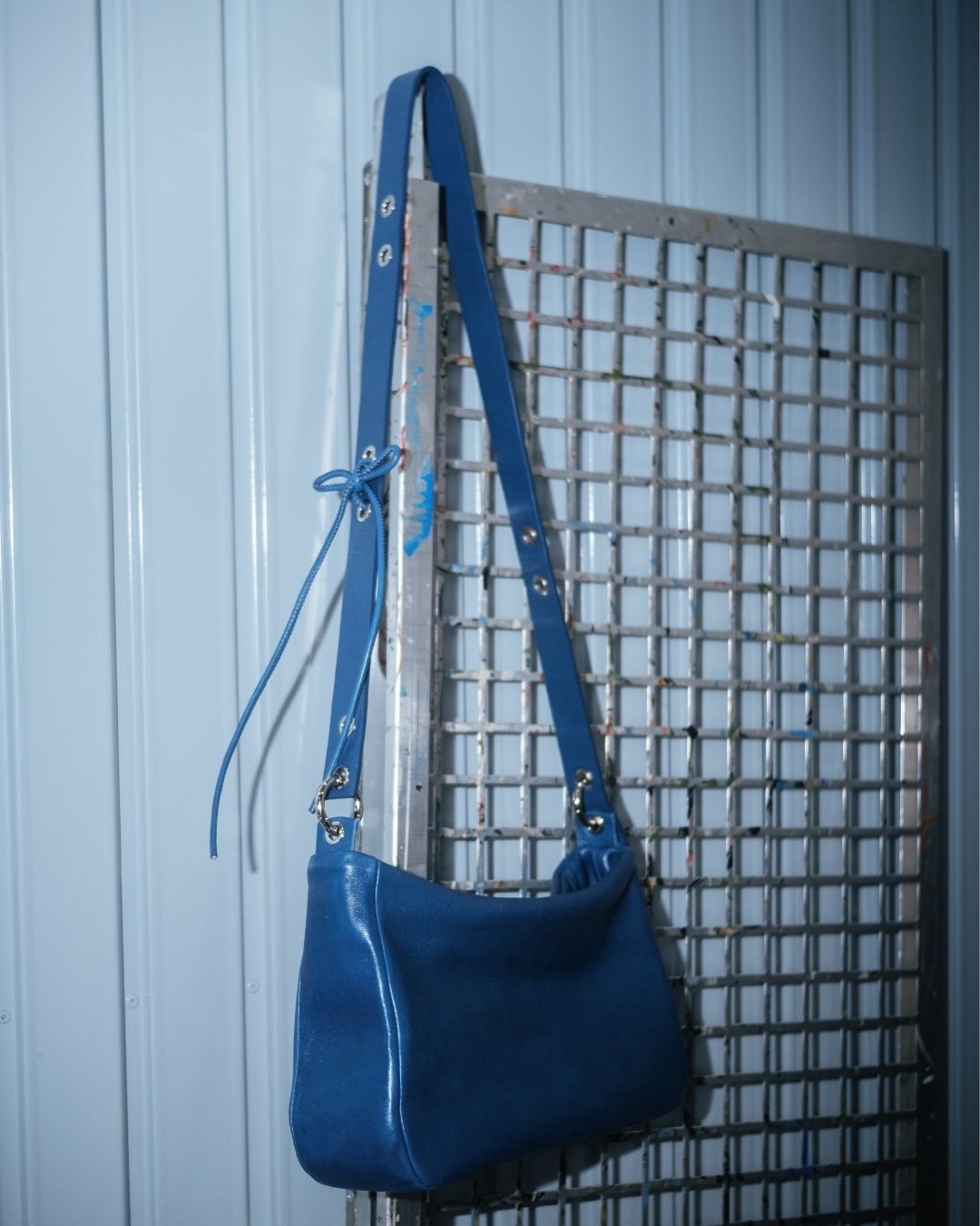 MariLoli - Bolso grande en piel con correa y mosquetones multiposición