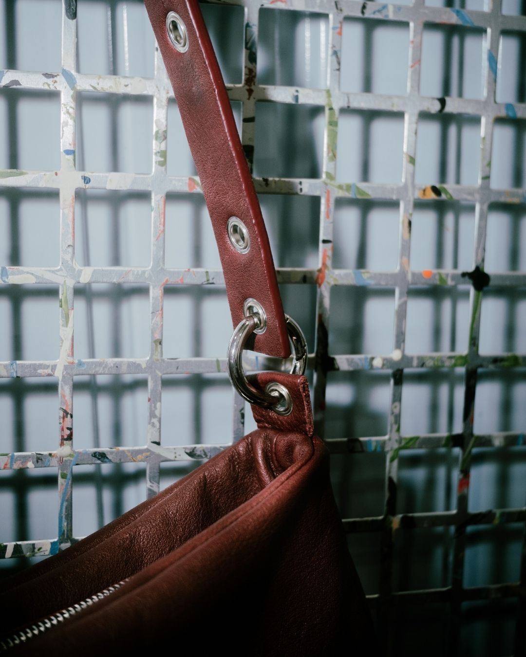 MariLoli - Bolso grande en piel con correa y mosquetones multiposición