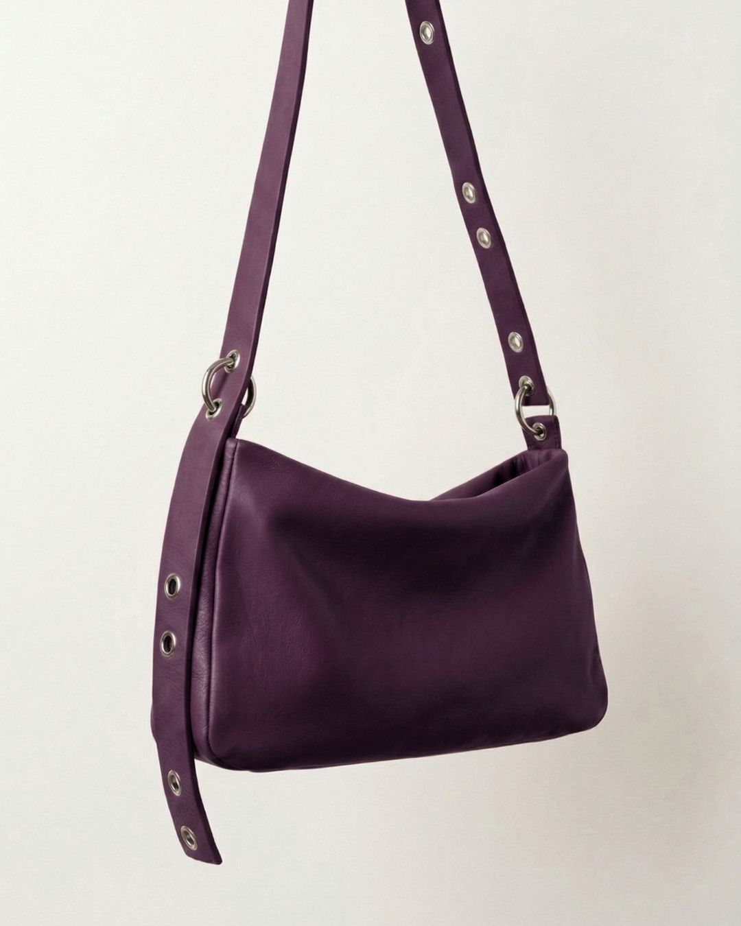 MariLoli - Large leather handbag with strap and multiposition carabiners