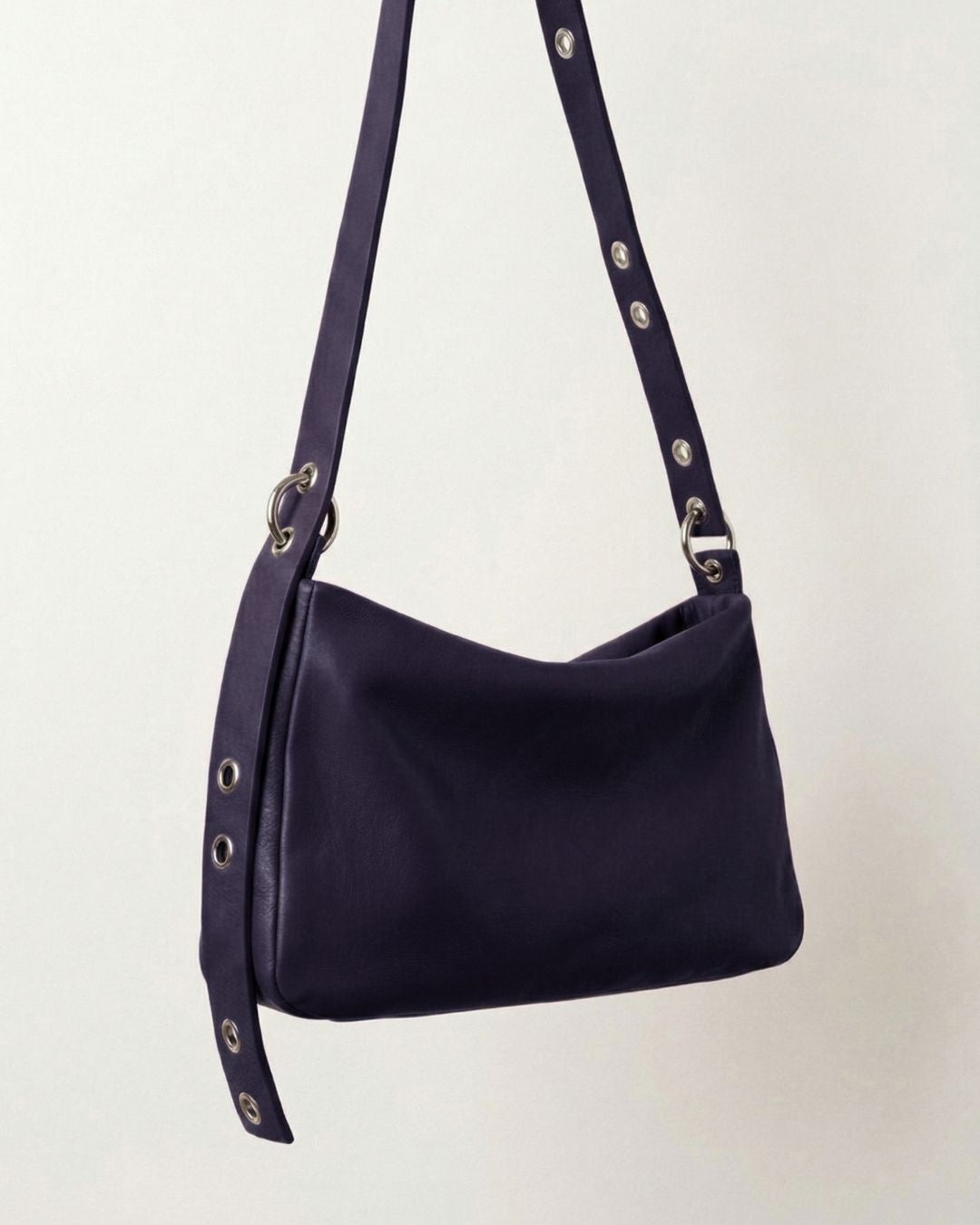 MariLoli - Large leather handbag with strap and multiposition carabiners