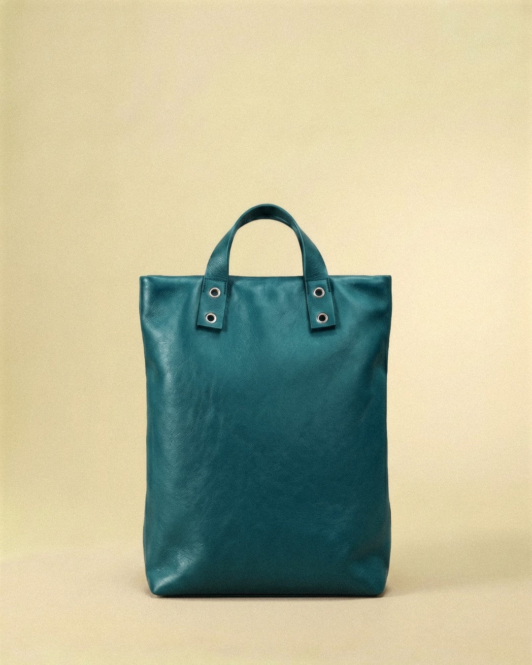 Mª Dolores - Mochila grande en piel