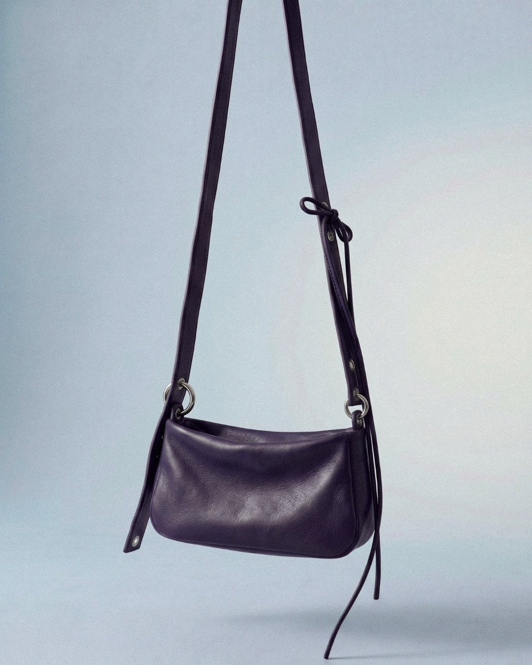 Lolita - Leather bag with strap and multiposition carabiners