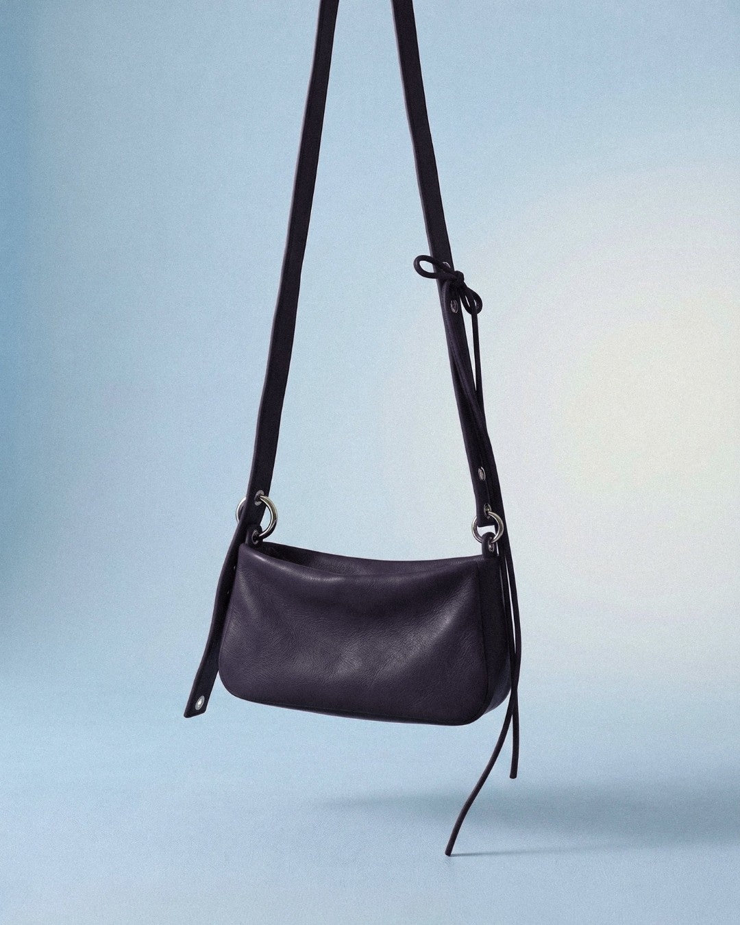 Lolita - Leather bag with strap and multiposition carabiners
