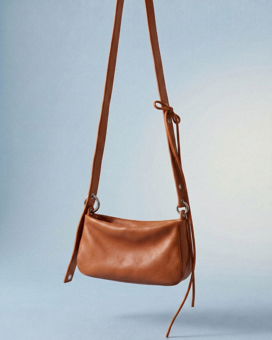 Lolita - Leather bag with strap and multiposition carabiners