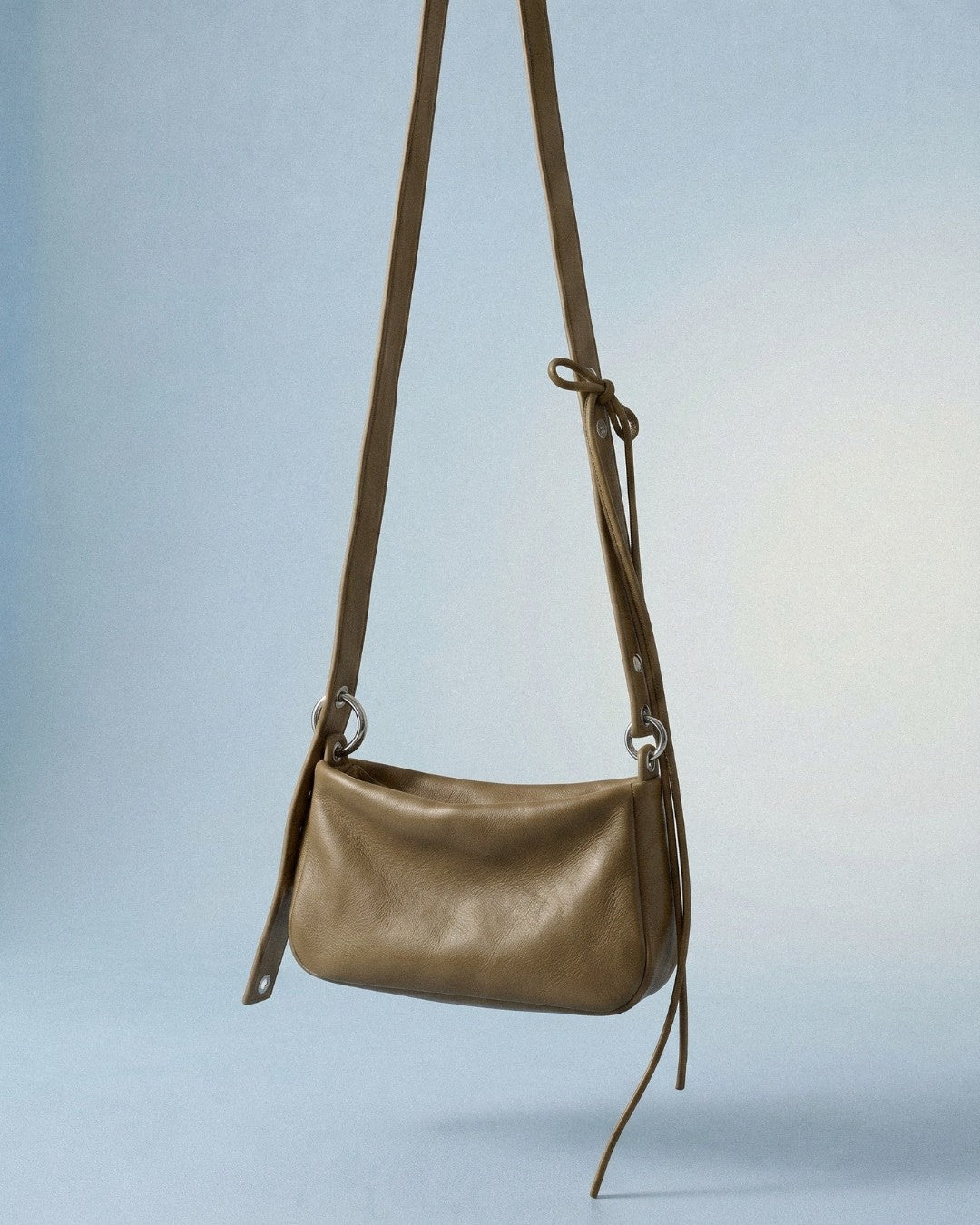 Lolita - Leather bag with strap and multiposition carabiners