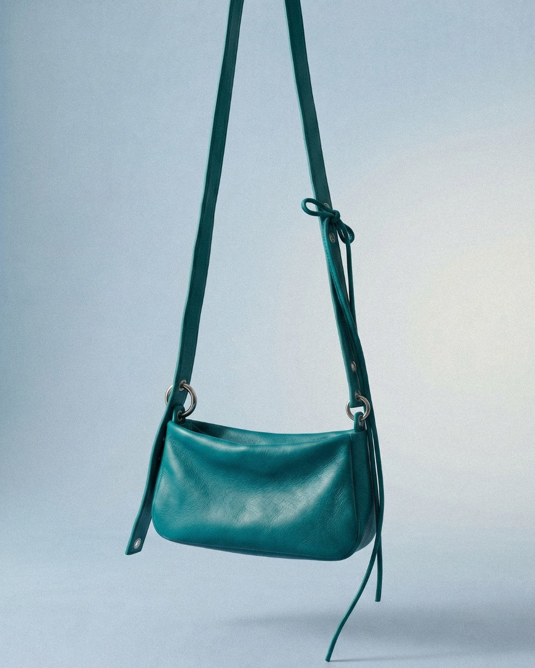 Lolita - Leather bag with strap and multiposition carabiners