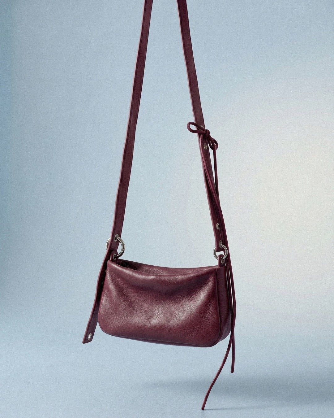 Lolita - Leather bag with strap and multiposition carabiners