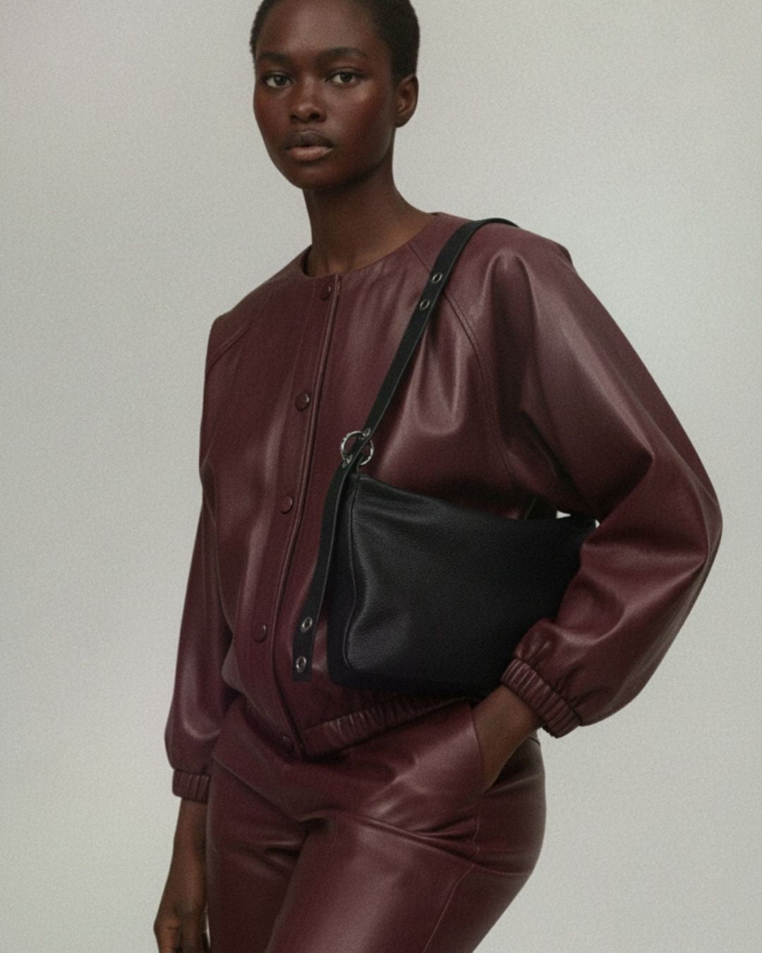 MariLoli - Bolso grande en piel con correa y mosquetones multiposición