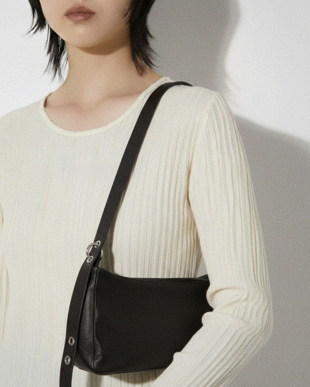 Lolita - Leather bag with strap and multiposition carabiners