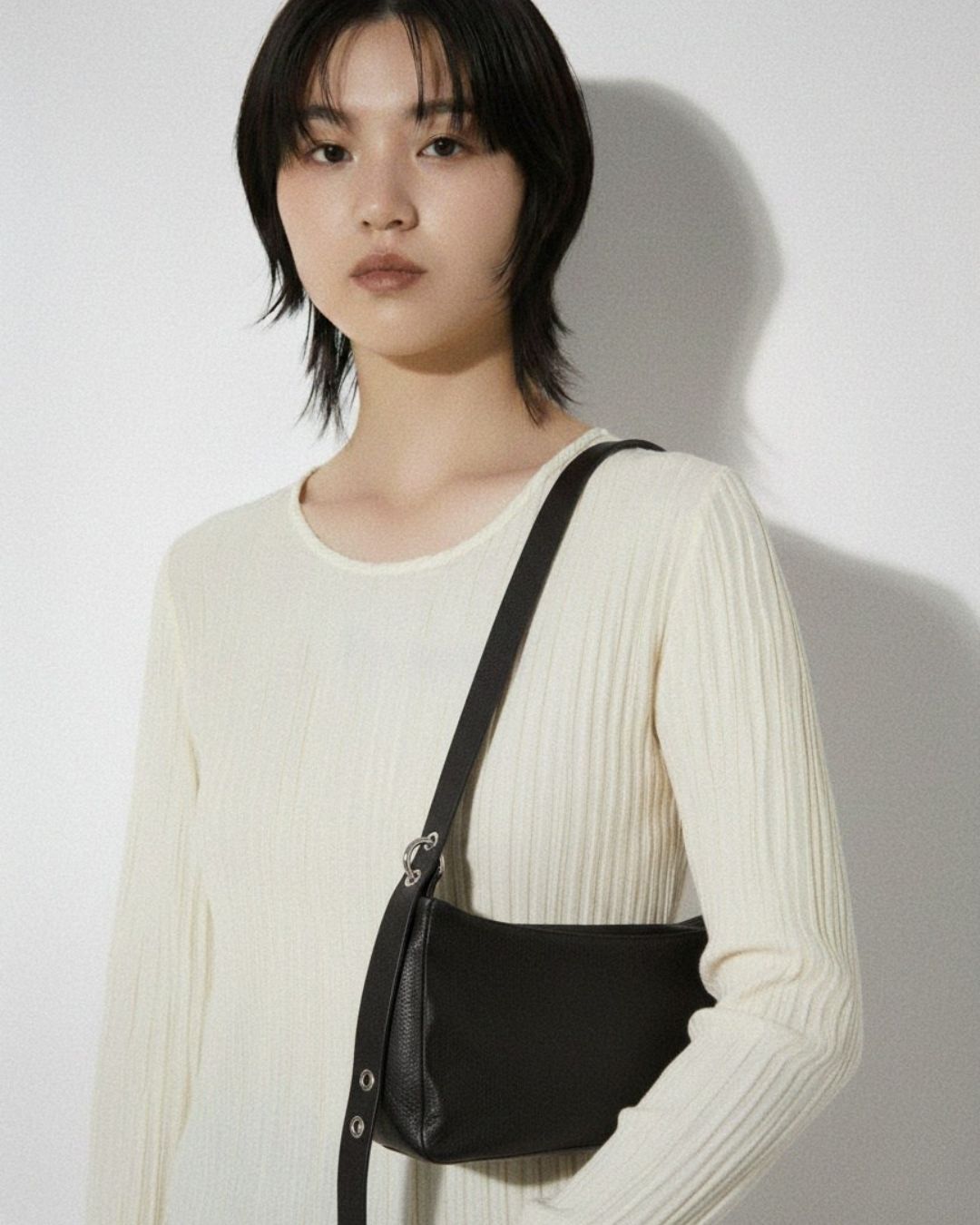 Lolita - Leather bag with strap and multiposition carabiners