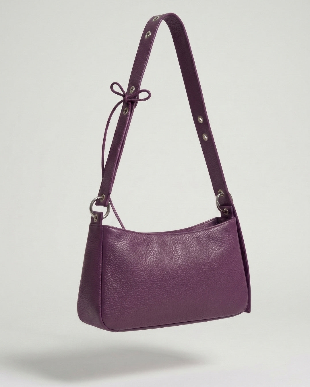 Loli - Medium leather handbag with strap and multiposition carabiners