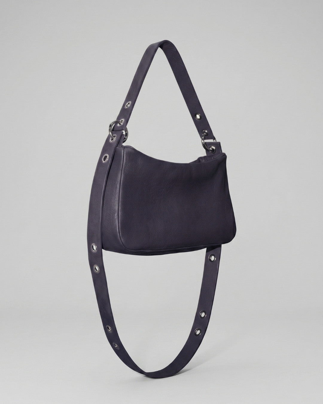 Loli - Medium leather handbag with strap and multiposition carabiners