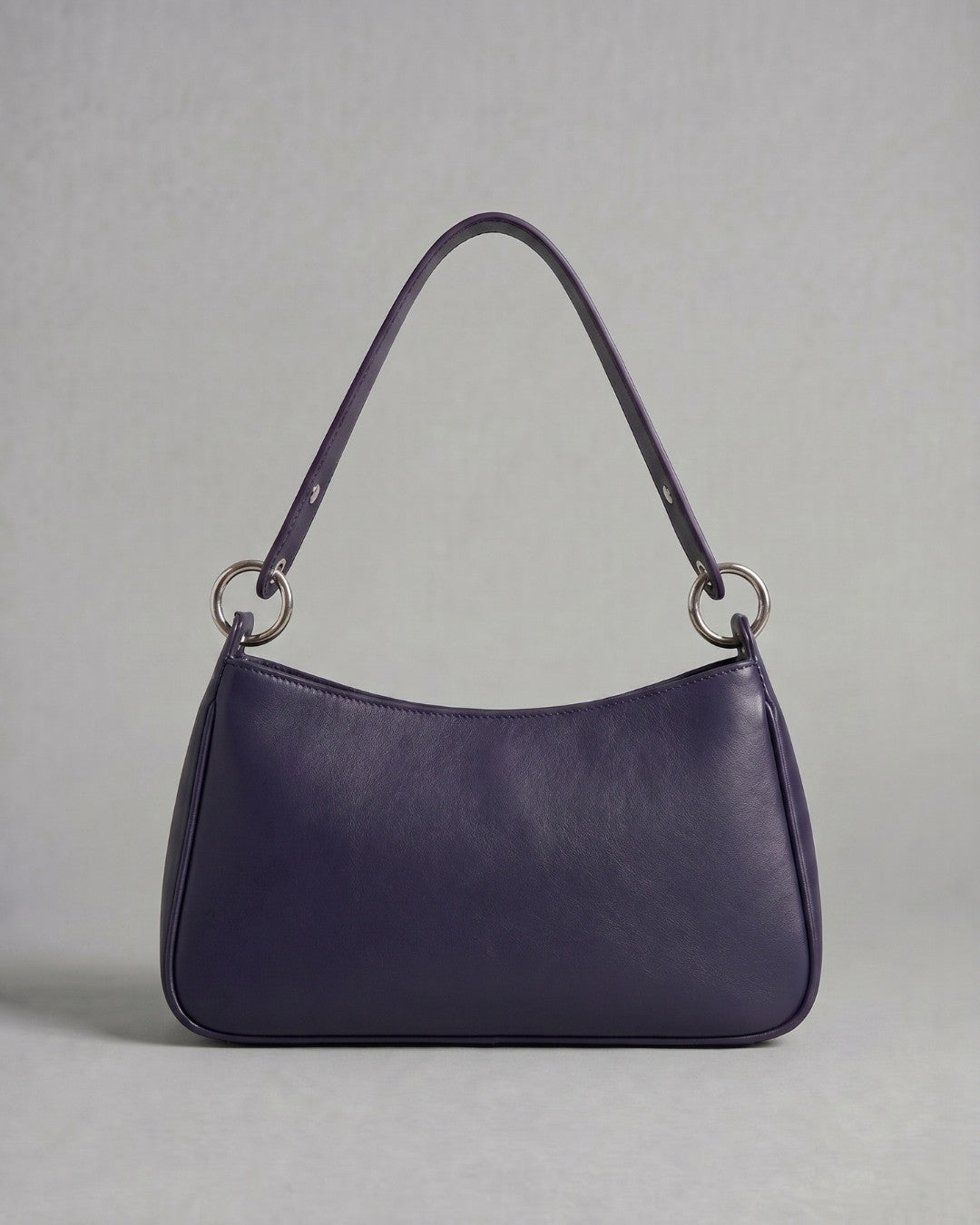 Loli - Medium leather handbag with strap and multiposition carabiners