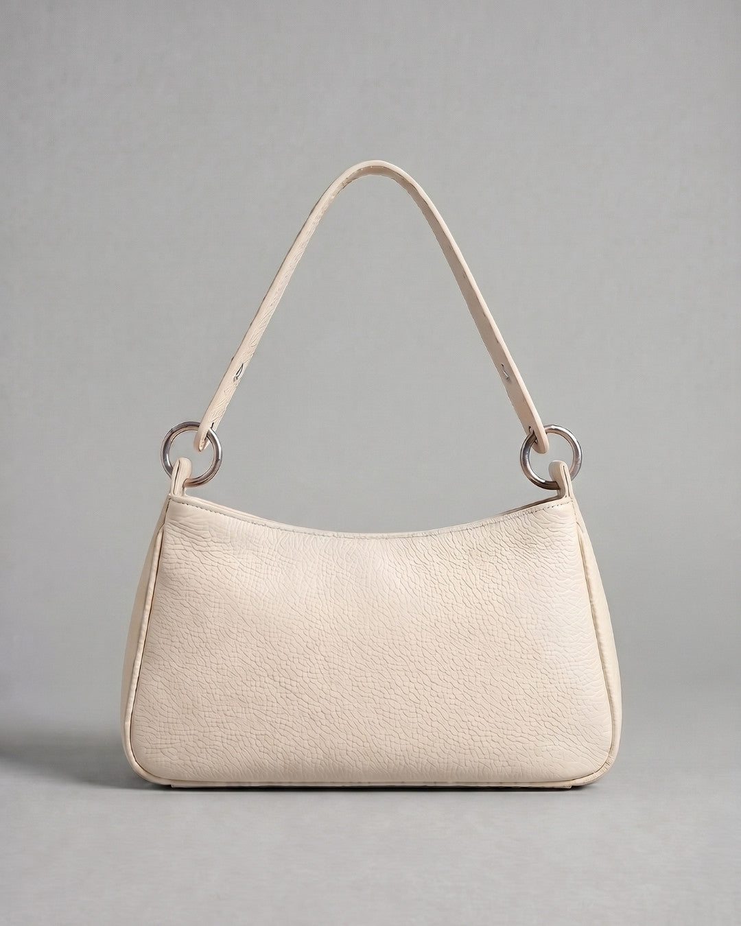 Loli - Medium leather handbag with strap and multiposition carabiners