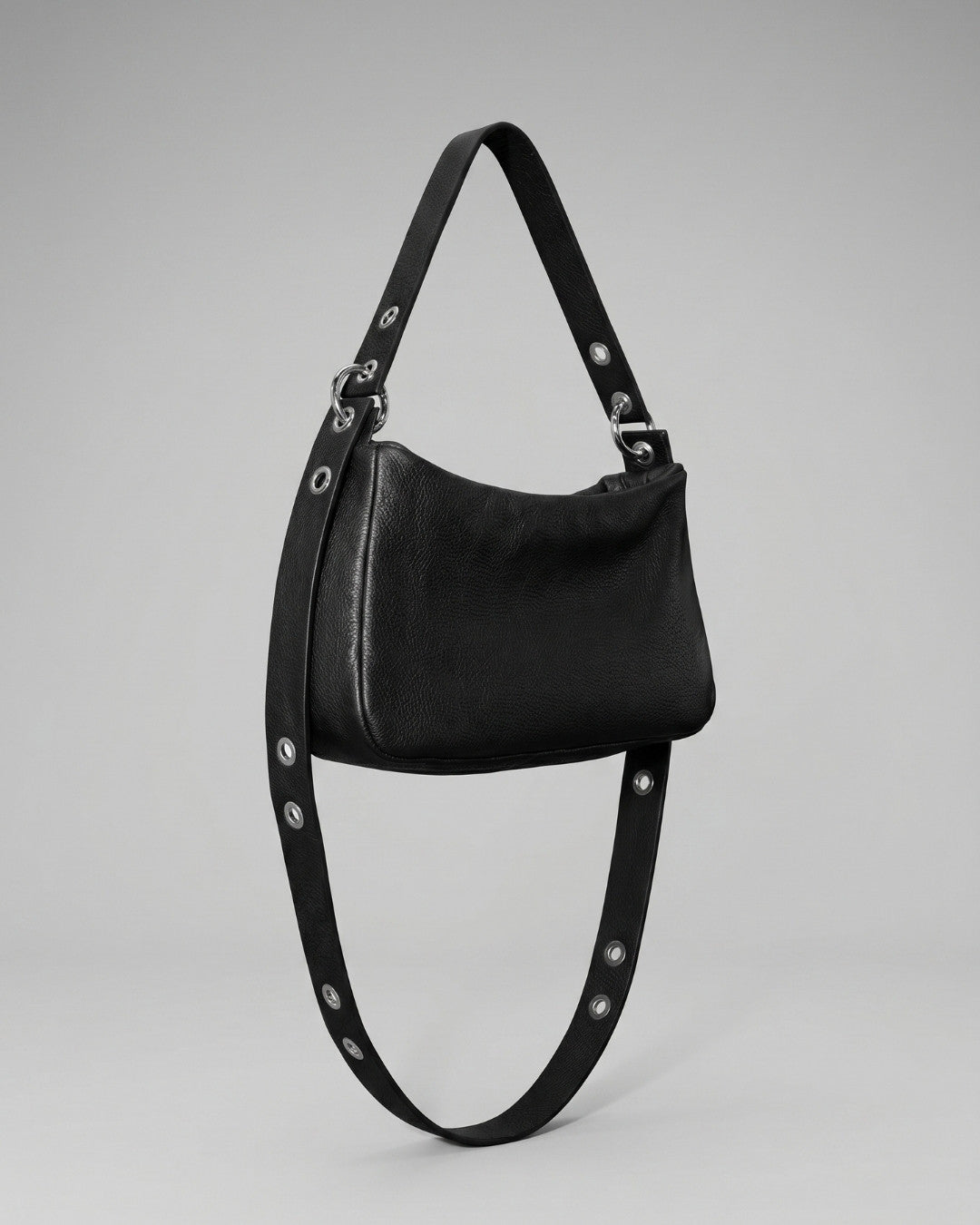 Loli - Medium leather handbag with strap and multiposition carabiners