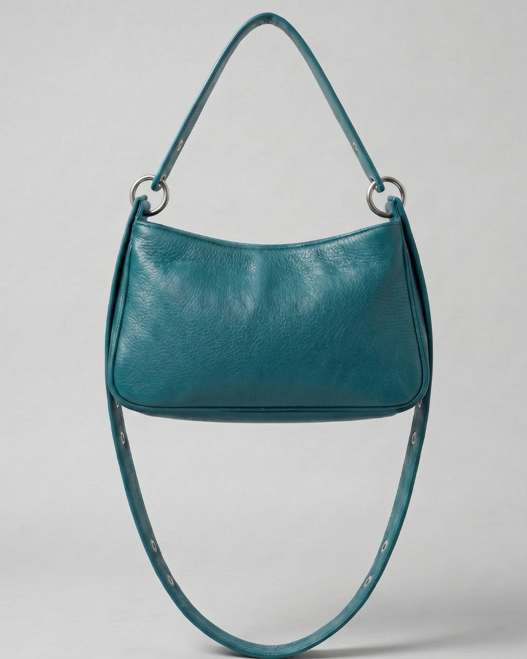 Loli - Medium leather handbag with strap and multiposition carabiners