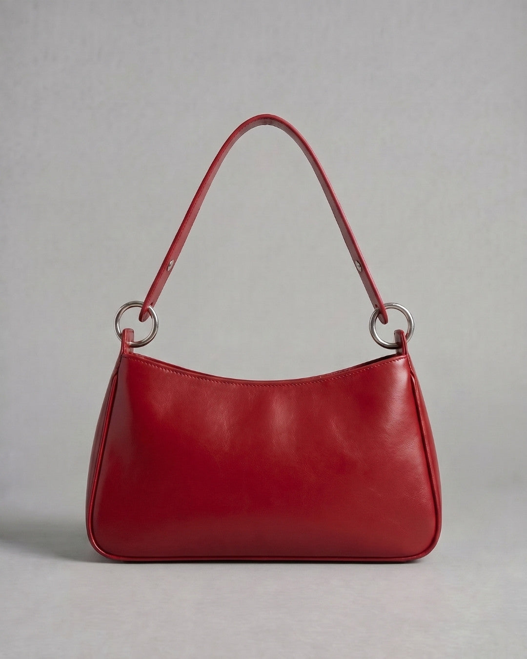 Loli - Medium leather handbag with strap and multiposition carabiners