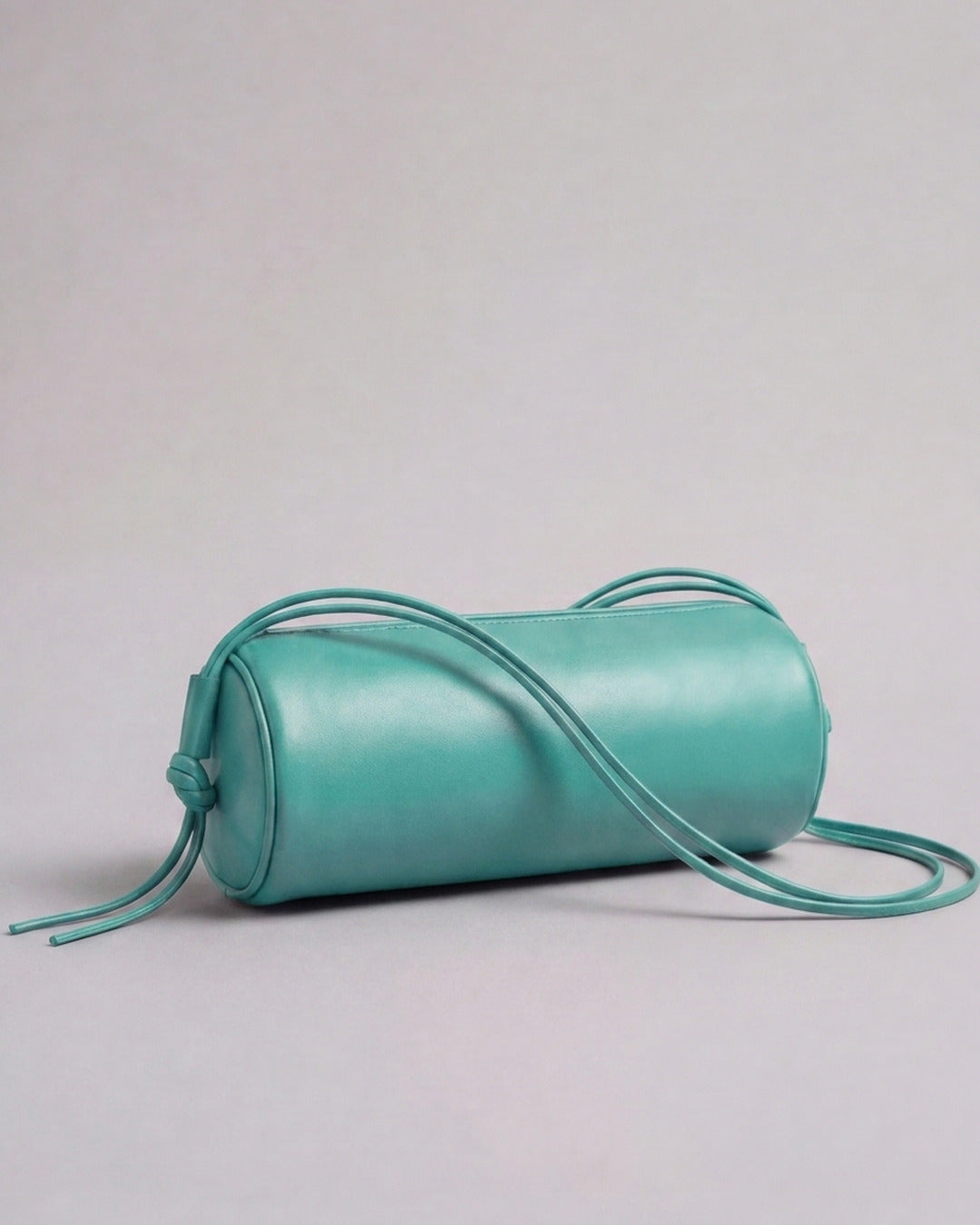 Bolso tubular ALMA La Grande en piel aguamarina — Labienhecha