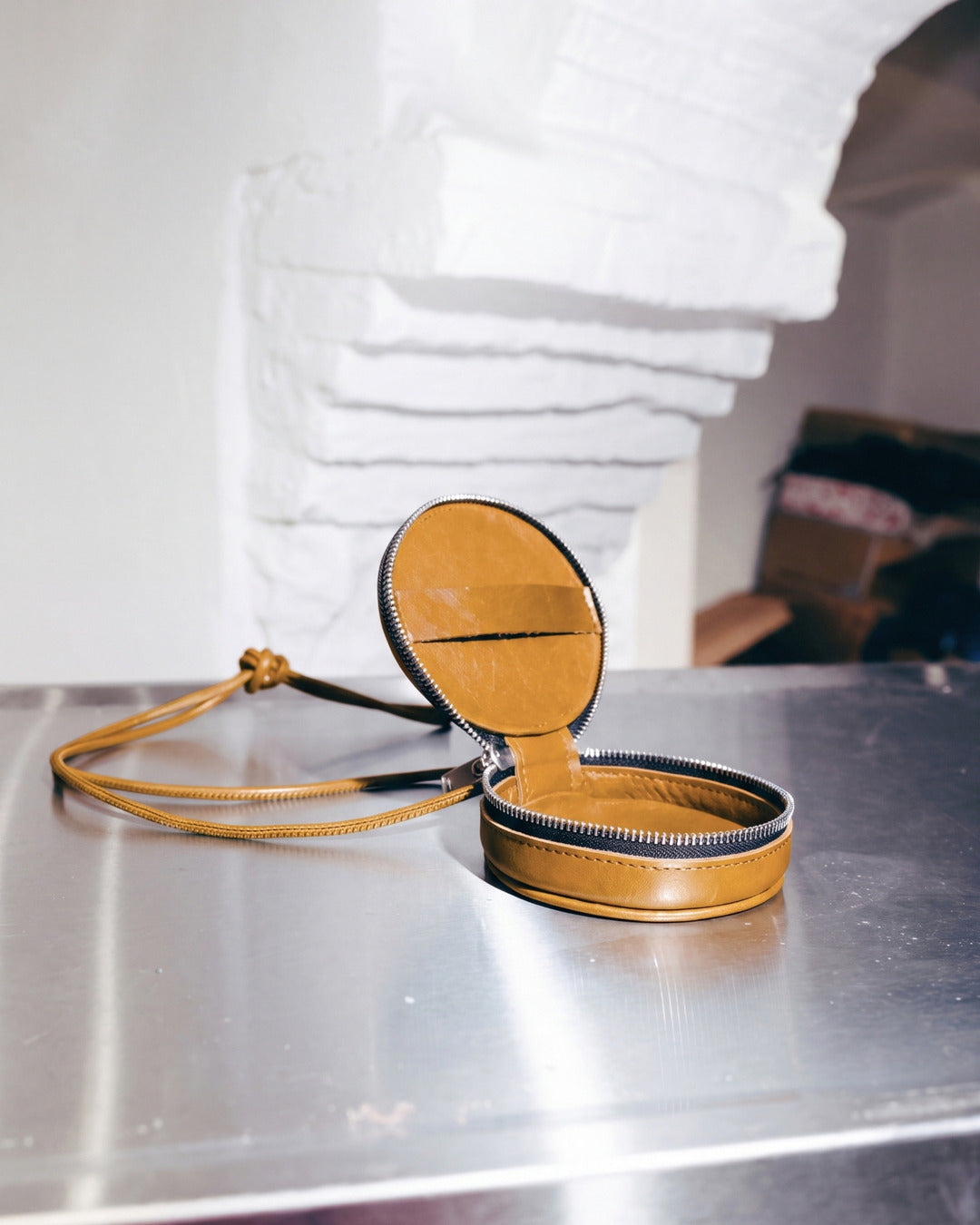 ALMITA · Accesorio en piel Polen Hidro · Labienhecha