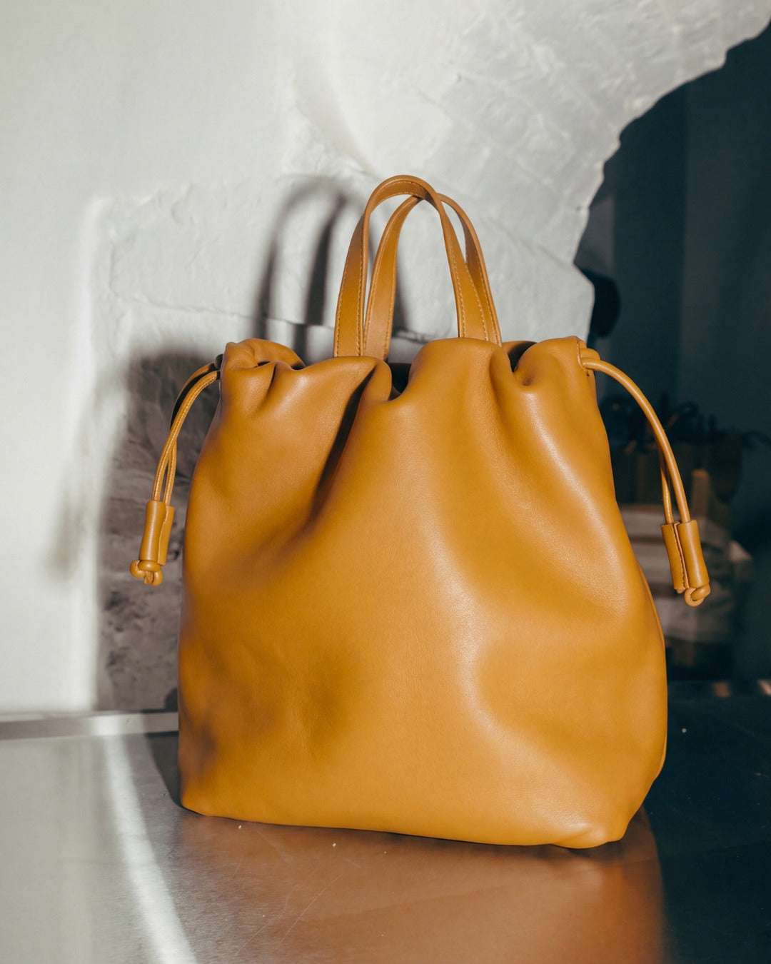 ÁNGELA · Bolso bombonera en piel Polen Hidro · Labienhecha